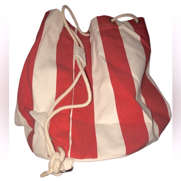 Macy’s Vintage Canvas Bag Red Offwhite Pocket Rope Sling Backpack Beach Workout - Picture 4 of 5